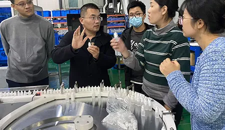 Sistema de inspección visual de gran precisión aplicada a la fabricación de gotas oftálmicas en Malasia 