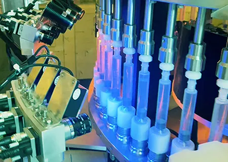 Máquina automática de inspección de jeringas precargadas