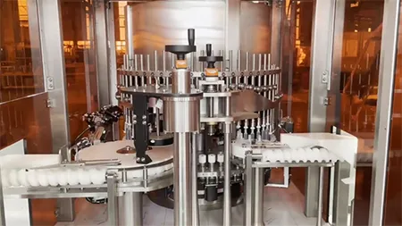 Máquina automática de inspección de jeringas precargadas