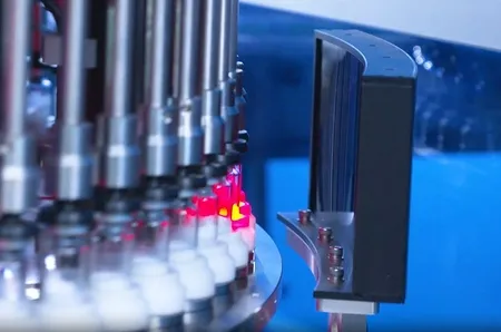 Máquina automática de inspección de ampollas y viales 