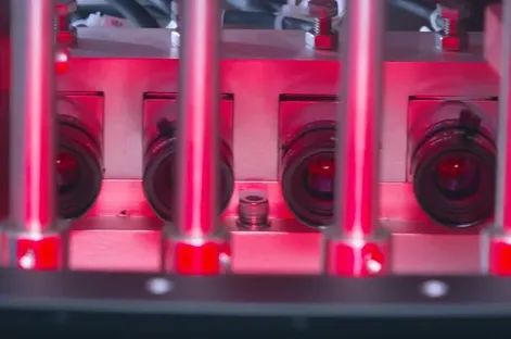Máquina automática de inspección de ampollas y viales 