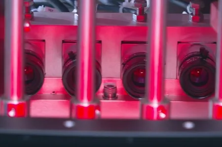 Máquina automática de inspección de ampollas y viales 