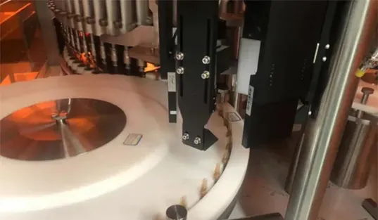 Máquina de inspección automática compacta de ampollas y viales
