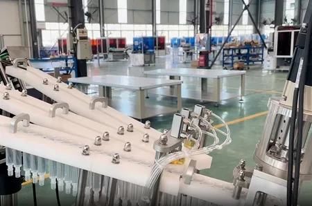 Máquina automática de inspección de jeringas precargadas