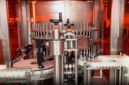 Máquina automática de inspección de jeringas precargadas