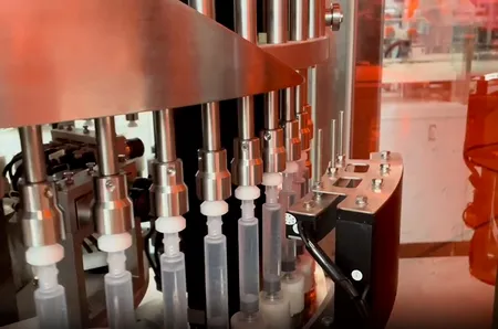 Máquina automática de inspección de jeringas precargadas